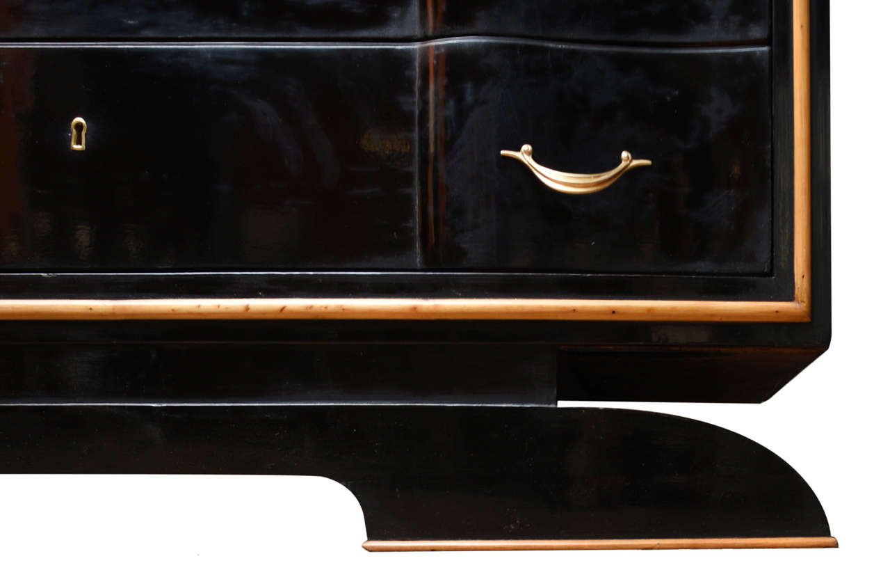 Lacquered Art Deco Black Wood and Brass Italian Chest of Drawers, 1940s For Sale